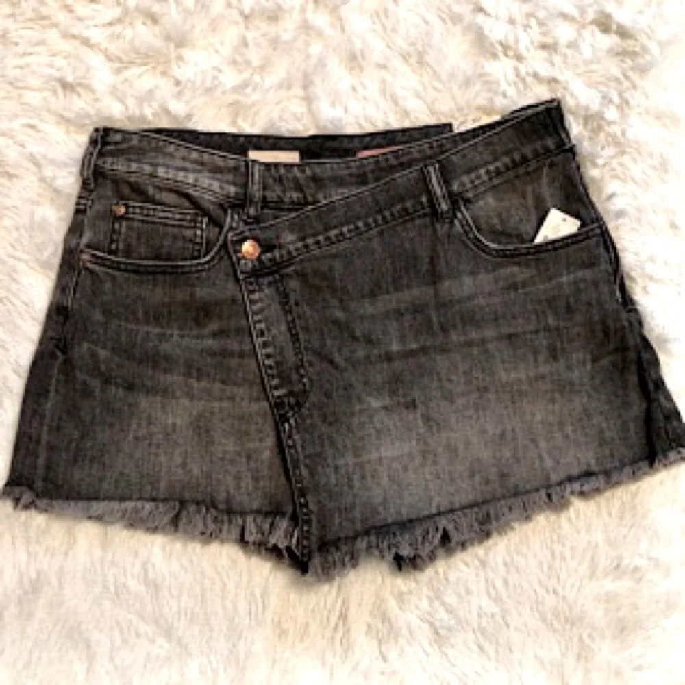 “NEW” Pilcro and the Letterpress Denim Skort - Picture 2 of 4